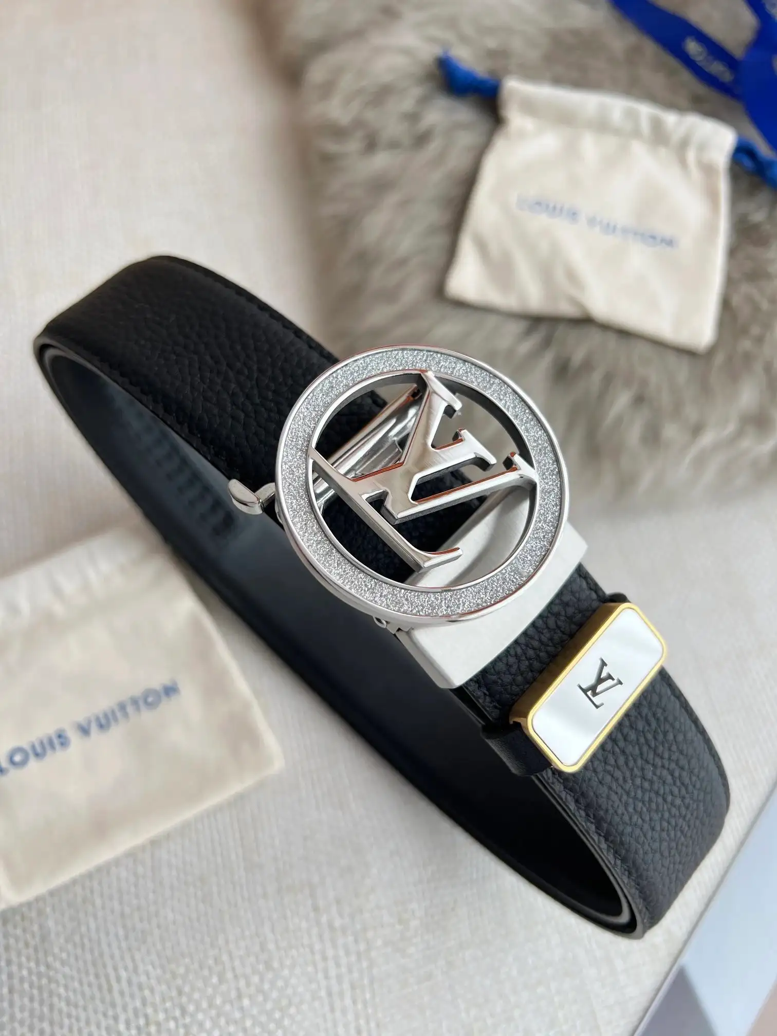 Louis Vuitton Leather Belt [14 styles] vista 2